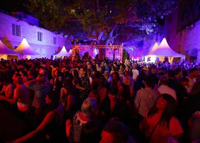 Confort ! Calme, Climatisation, Vue Degagee, ,parking Gratuit, Ascenseur, Wifi